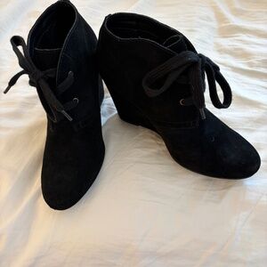 Dolce Vita Gardyn Black Suede Wedge Booties